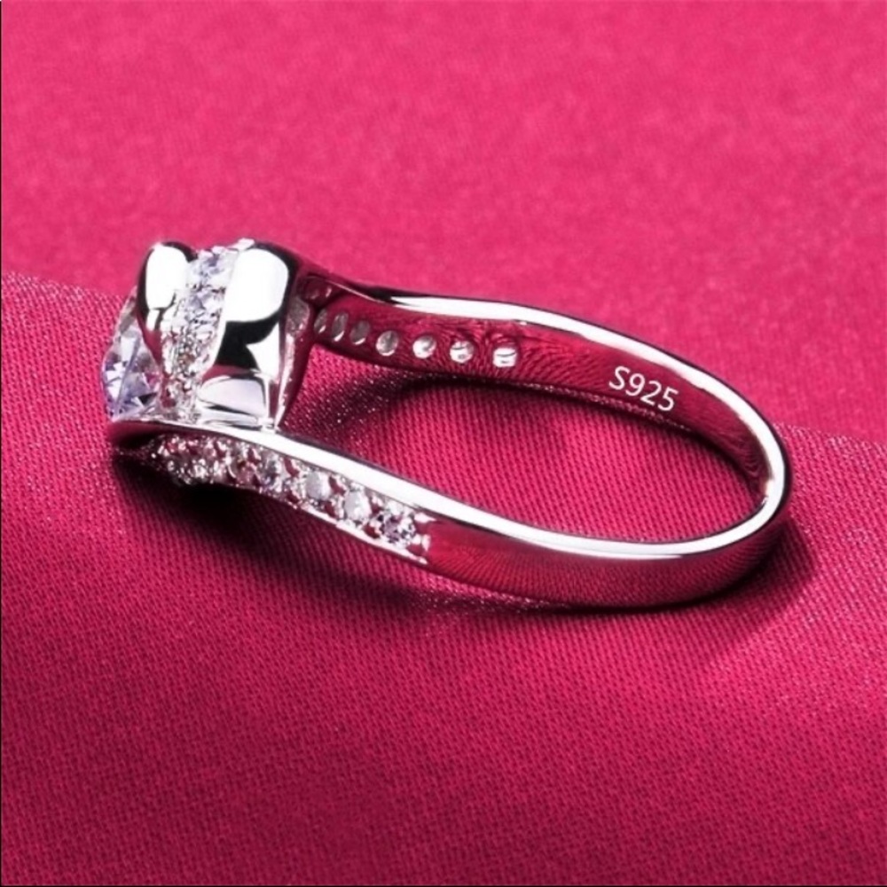 925 STERLING SILVER UNIQUE CUBIC ZIRCON RING - Picture 4 of 4